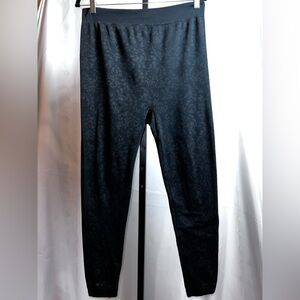 Beautifully "embossed" women's leggings. SIZE 22/24